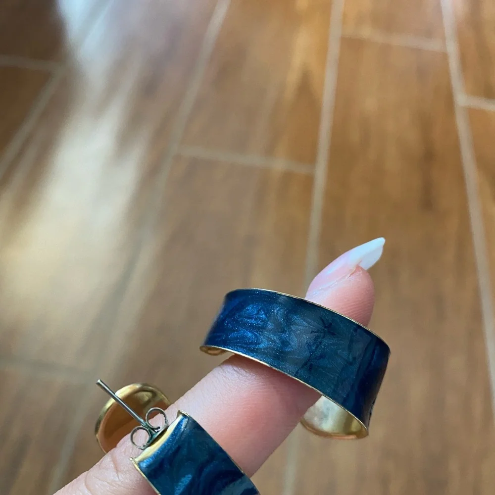 Hoop earrings - Picture 3 of 4